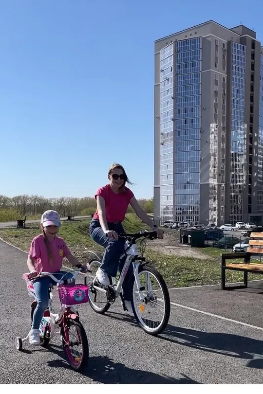 Видеоотзыв: Семья Быковых в Шевелевке, ЖК «На Карельцева» — дома «Атланта» в Кургане